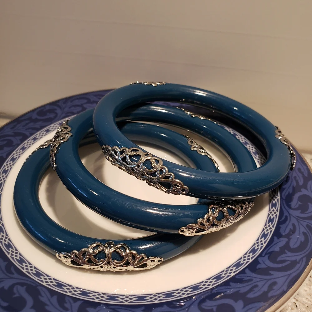 Bangle bracelets. - Picture 4 of 4